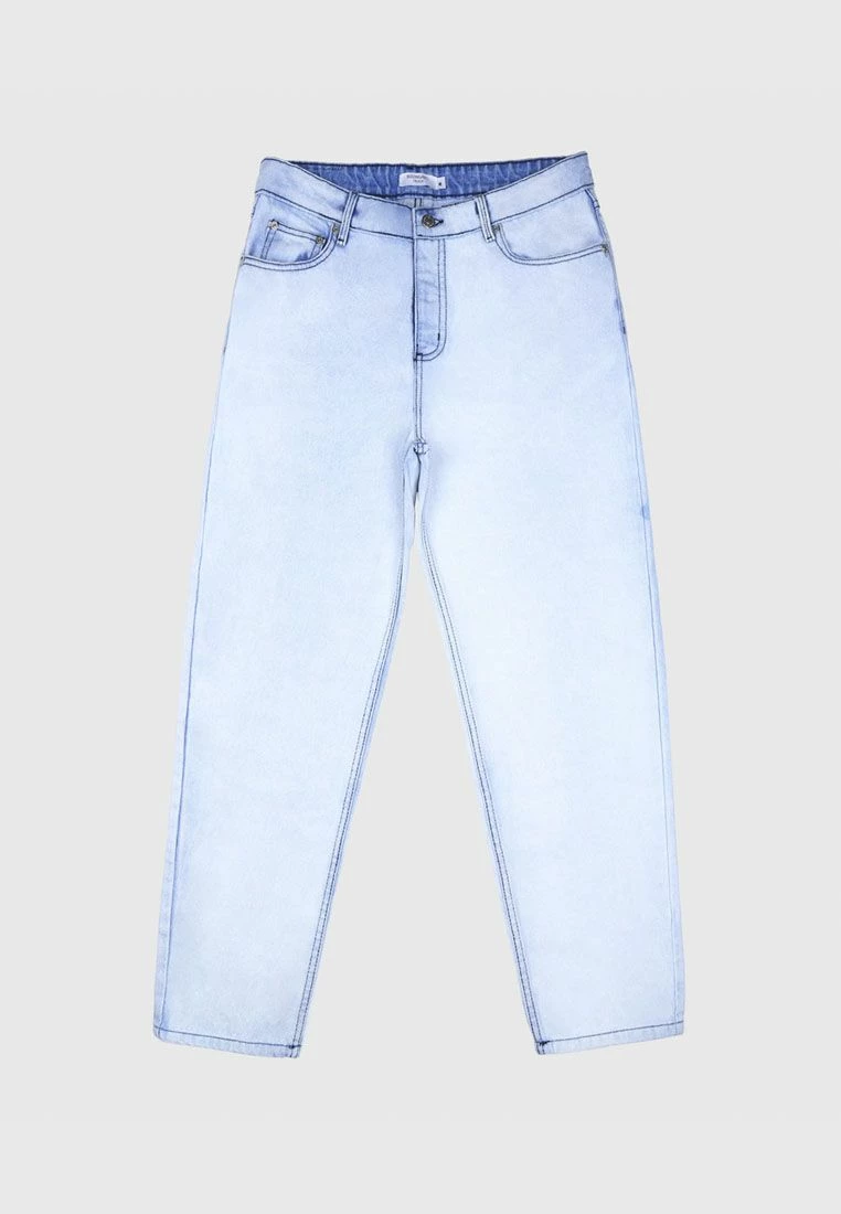 Bolongaro Trevor Relaxed Tapered Jeans in Light Blue 3 Bolongaro Trevor Relaxed Tapered Jeans in Light Blue - Image 3