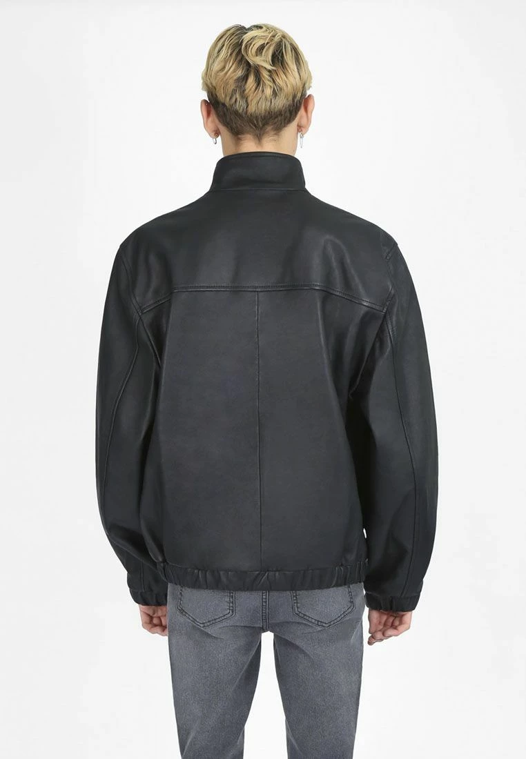 Bolongaro Trevor Longline Zip Through Leather Bomber In Black 2 Bolongaro Trevor Longline Zip Through Leather Bomber In Black - Image 2